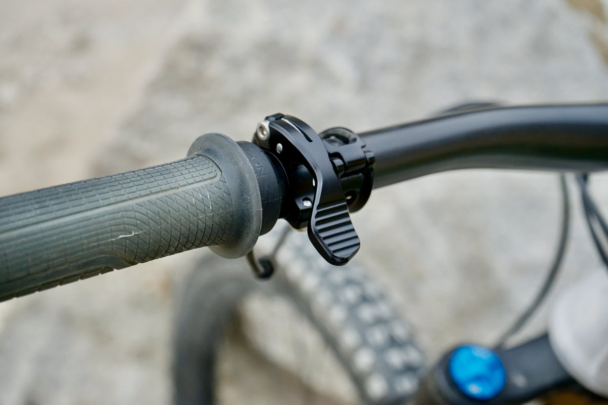 Eightpins Onbar Remote Detailansicht CNC-Fräsung und eloxierte Oberfläche