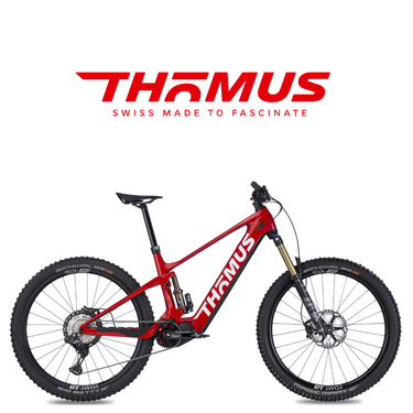 E-Moutnainbike mit Shimano EP801 Motor, Eightpins Sattelstütze auf weißem Hintergrund.